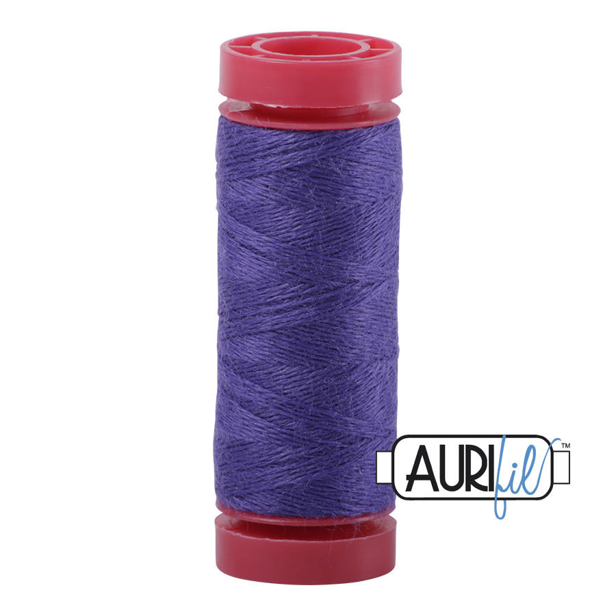 Aurifil thread made of 50% acrylic and 50% wool - 8526