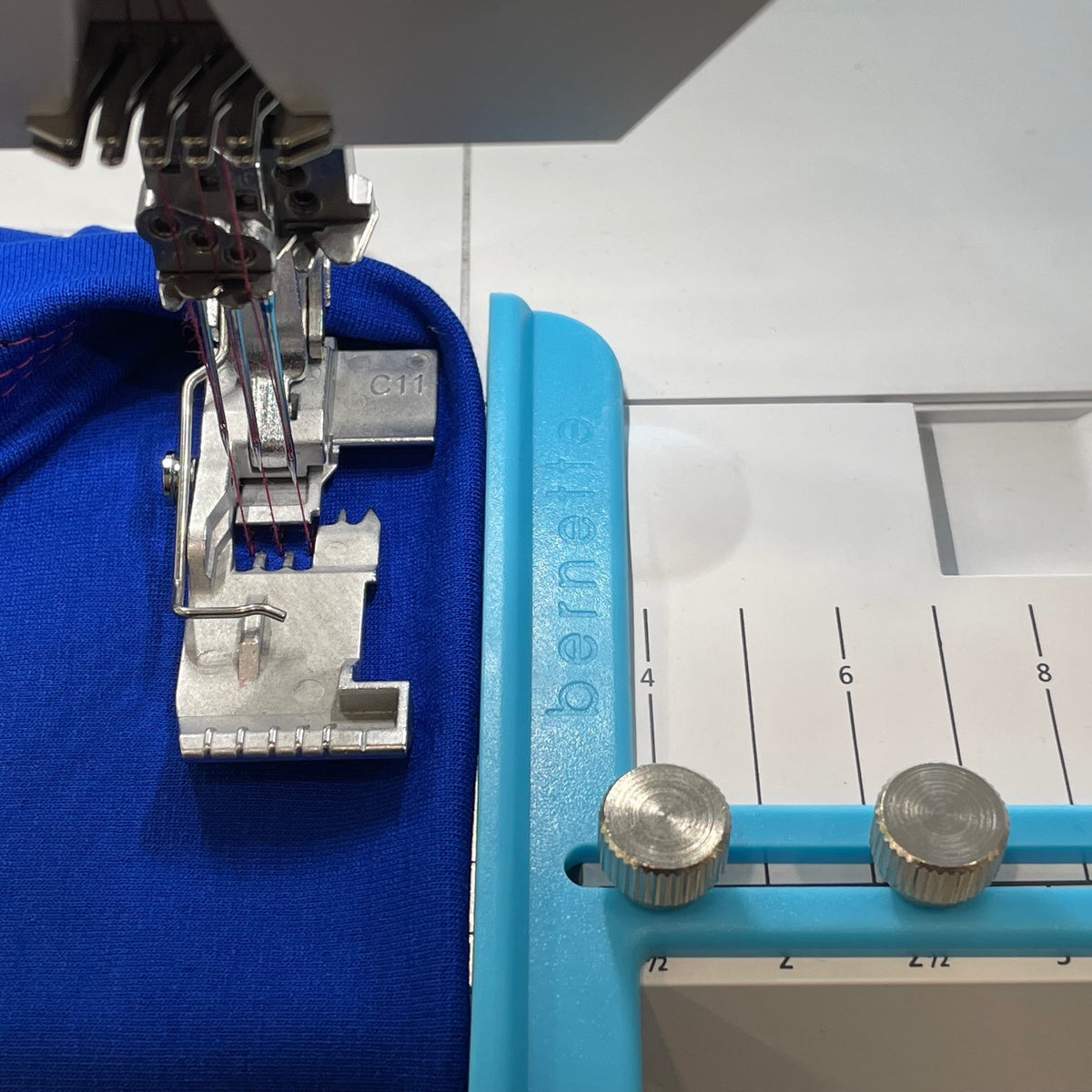 Stoffführung für Cover, Variante für BERNINA Produkte