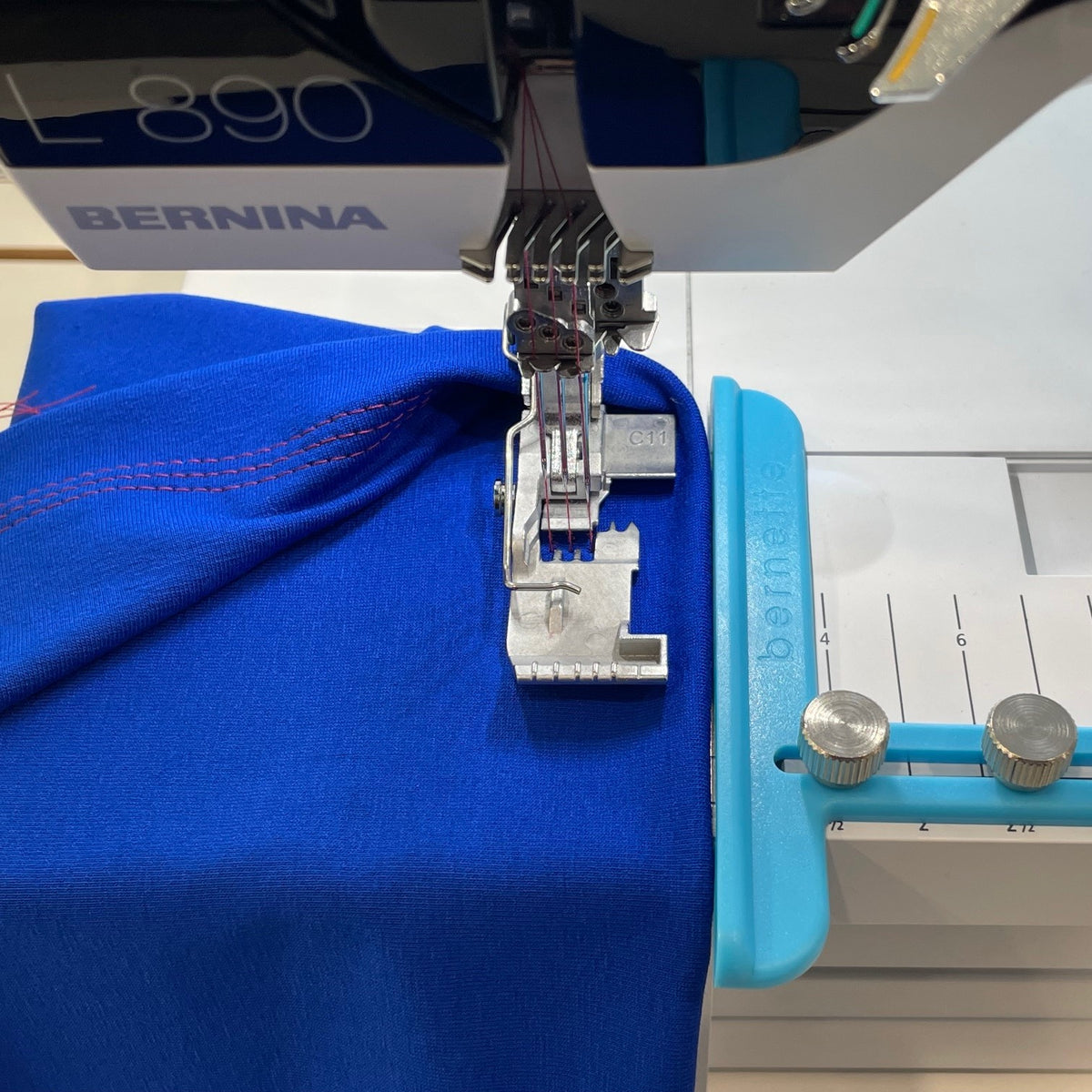 Stoffführung für Cover, Variante für BERNINA Produkte