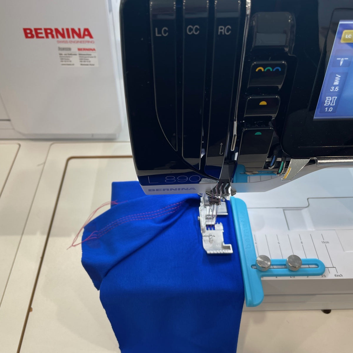 Stoffführung für Cover, Variante für BERNINA Produkte